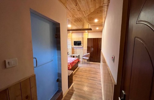 Theog Cottage | Orchid View Room | w King Sized Bed, Balcony, Food, Parking, Wi-fi