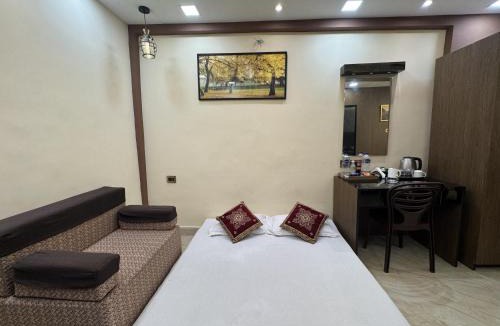 Park Street Apartment | Ostro Inn Royal Studio Apartment Shakespeare Sarani