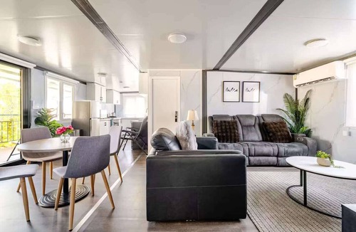 Plumpton Apartment | Overlooking a Park - A sunny escape