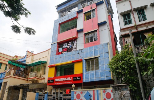 Kalighat Hotel | OYO 13039 Sradhanjali