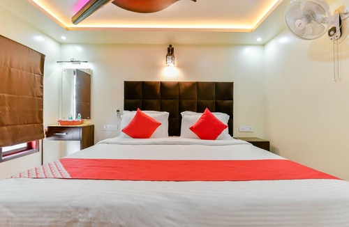 Ambalapuzha Boat Rental | OYO 23063 Luxury Meghavarsham 5BHK