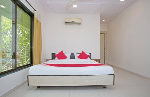 Titwala Hotel | OYO 28363 Hotel Sai Icon Residency