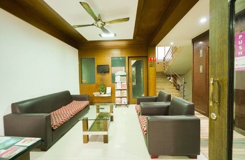 Shenoys Hotel | OYO 3633 Nanda Inn