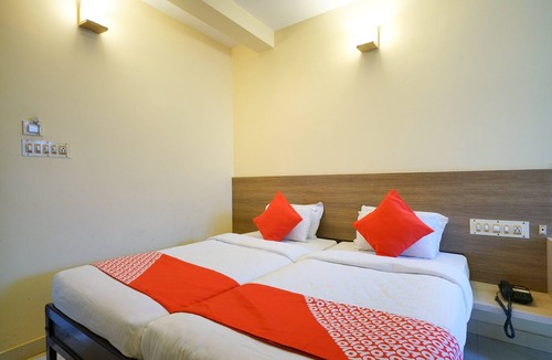 Shenoys Hotel | OYO 3633 Nanda Inn