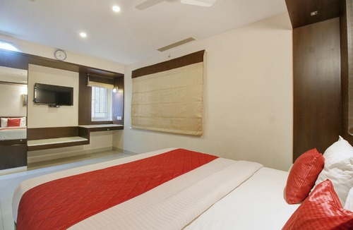 Gandhipuram Hotel | OYO 4658 Akil Residency