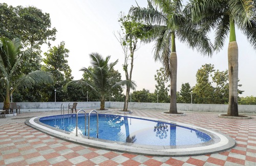Pardi Hotel | OYO 62100 Hotel Hill Top