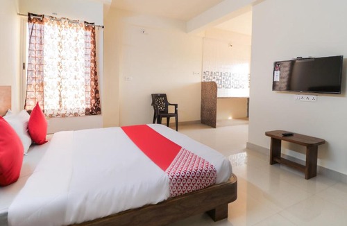 Dwarka Hotel | OYO 63903 Hotel Shree Ram Villa