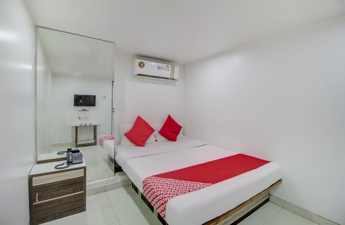 Wellington Pier Hotel | OYO 75262 Hotel Blue Light