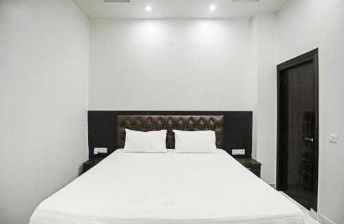Indirapuram Apartment | OYO A.V Residency