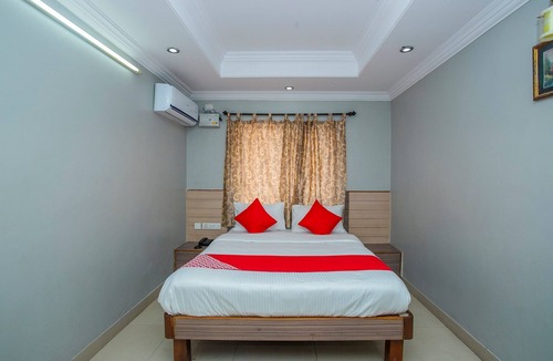 Kalasipalya Hotel | OYO Flagship 18338 White Fort