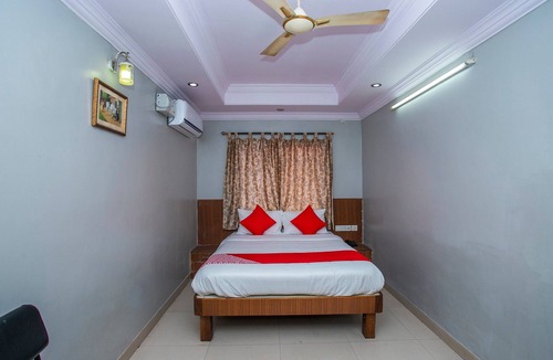 Kalasipalya Hotel | OYO Flagship 18338 White Fort