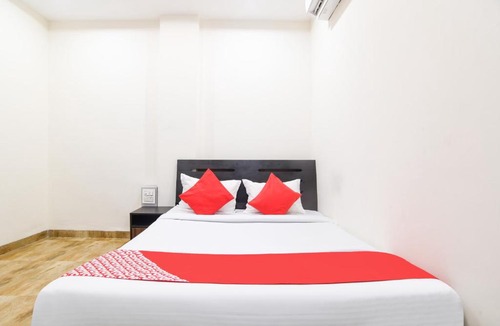 Rau Hotel | OYO Flagship 77772 Hotel Ss Blu