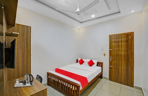 Perumbavoor Hotel | OYO Flagship 80813 Apk Ac Rooms