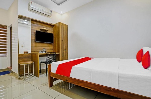 Perumbavoor Hotel | OYO Flagship 80813 Apk Ac Rooms