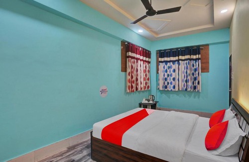 Surat Hotel | OYO Flagship 92781 Hotel Blue Star