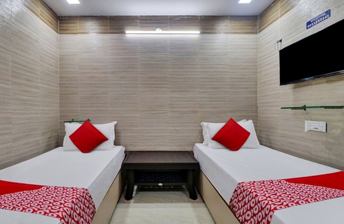 Rajahmundry Hotel | OYO Flagship Hotel Vallabha Residency