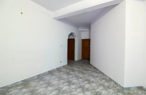 Banjara Hills Hotel | OYO Flagship R-Residency Near Birla Mandir