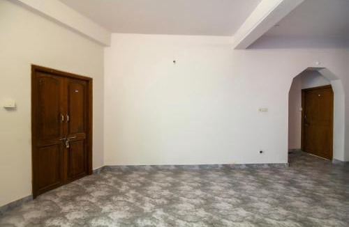 Banjara Hills Hotel | OYO Flagship R-Residency Near Birla Mandir