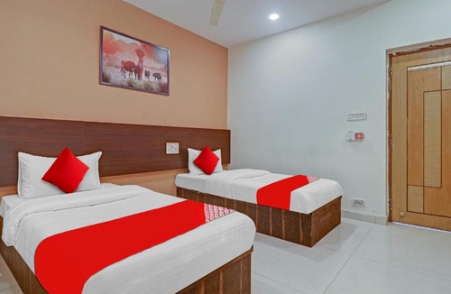 Hyderabad Hotel | OYO Flagship Star Inn Near Durgam Cheruvu