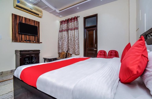 Rohini Hotel | OYO Florence Residency Near M2K Cinemas Rohini