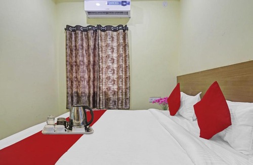 Hyderabad Hotel | OYO Hotel R Square