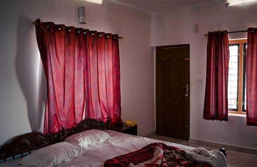 Piriyapatna Hotel | OYO Hotel Vihaan Guest House
