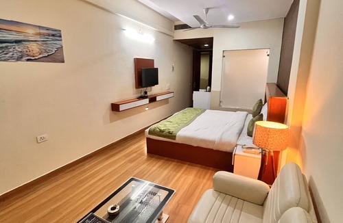 Sector 39 Hotel | Oyster Pearl Near Medanta Hospital Sec39