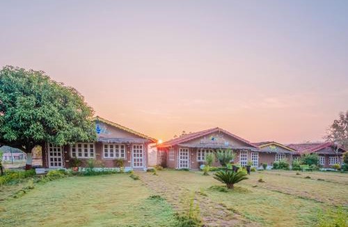 Pachmarhi Resort | Pachmarhi Foothill Cottages by Vanyum
