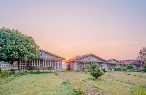 Pachmarhi Resort | Pachmarhi Foothill Cottages by Vanyum