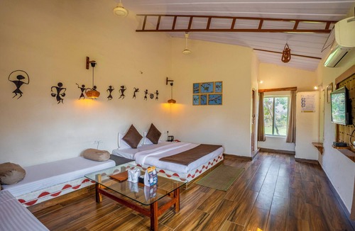 Piparia Hotel | Pachmarhi Foothill Cottages by Vanyum
