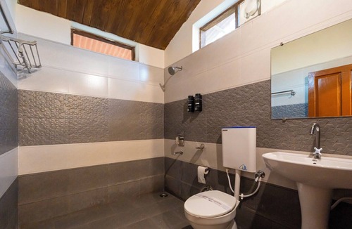 Piparia Hotel | Pachmarhi Foothill Cottages by Vanyum