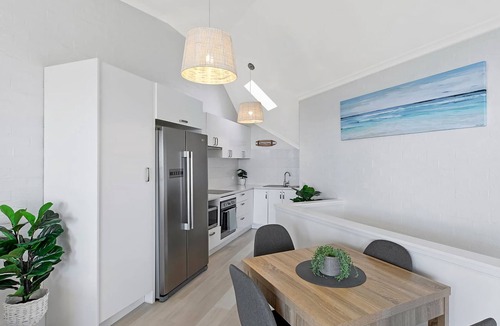 Blue Bay Apartment | Pacific Breeze 11 Beach views in Blue Bay