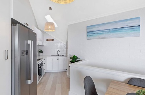 Blue Bay Apartment | Pacific Breeze 11 Beach views in Blue Bay
