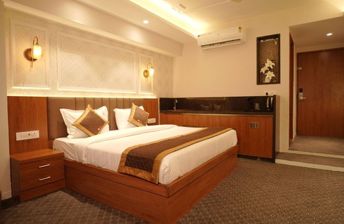 Raja Park Hotel | Pali's Stay