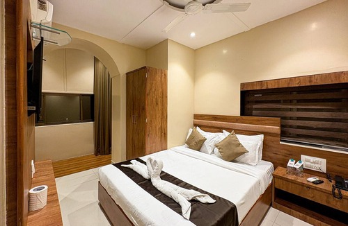 Wellington Pier Hotel | Palm Breeze Hotel - Colaba
