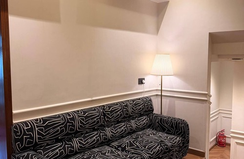 Wellington Pier Hotel | Palm Breeze Hotel - Colaba