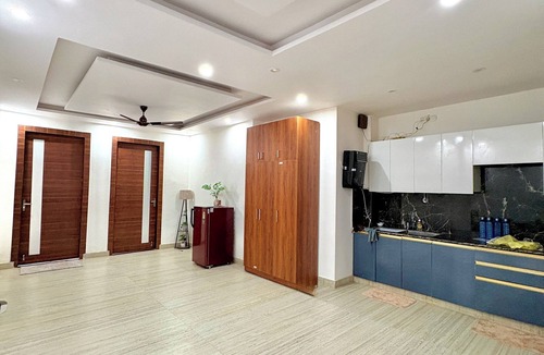 Haridwar Apartment | Palm & Pampas Ganga View 2BHK Near Ghat Couple/Family and Pet friendly