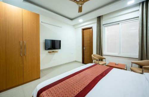Gurugram Hotel | Palm View Lodge Gurgaon !! Walking Distance from Medanta Hospital Sector 38