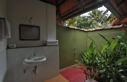 Alappuzha Hotel | Palmgrove Lake Resort