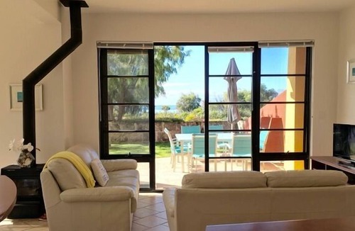 Dunsborough Villa | Panoramic Bay Views - Pet friendly & only a 5 minute stroll to town.