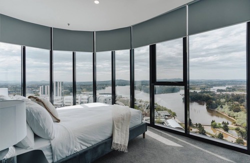 Belconnen Apartment | Panoramic Lake View 2-Bed with Pool,