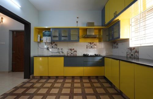 Tirupati House | Paradise Home Stay, Near Srinivasam TTD Ticket Counter Opp Bus Stand