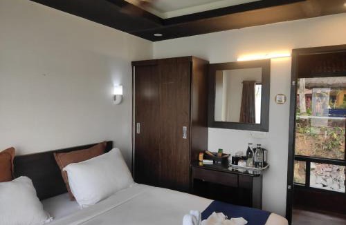 Tonse West Hotel | Paradise Lagoon