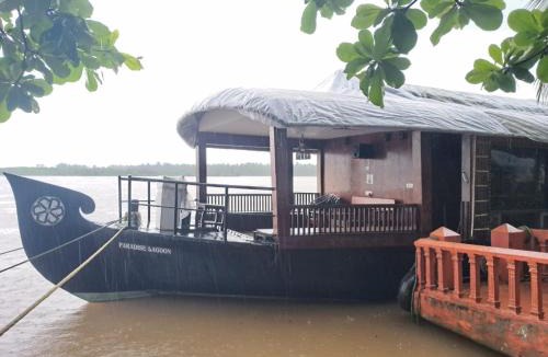 Tonse West Hotel | Paradise Lagoon