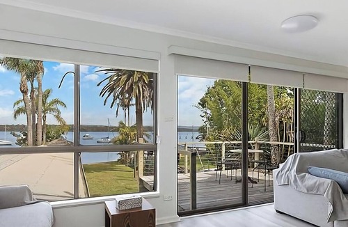 Mannering Park House | Paradise Palms - Sandy Bottom Lakefront w/Jetty!