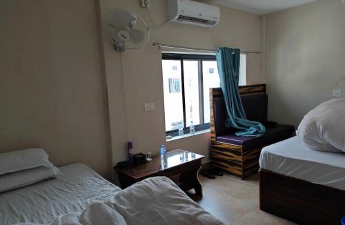 Gaighat Hotel | Paras Restaurant and Lodge