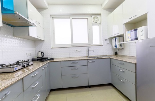Sushant Lok Apartment | Parfait Street retreat 2Bhk Paras Fortis Balcony