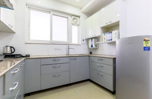 Sushant Lok Apartment | Parfait Street retreat 2Bhk Paras Fortis Balcony