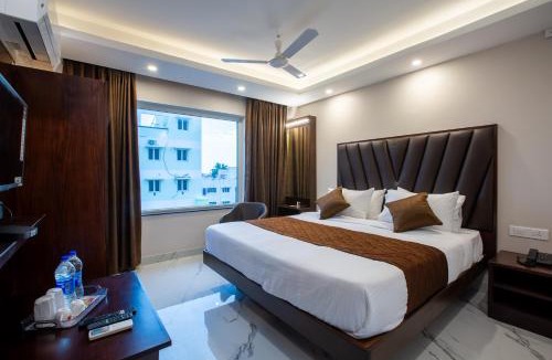 Lalgudi Hotel | PARKKAVAN TOWERS
