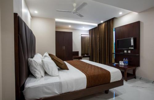 Lalgudi Hotel | PARKKAVAN TOWERS